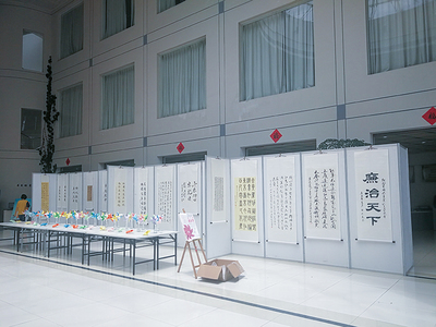 企业画册设计 企业样本设计 产品介绍 折页设计 展架 易拉宝设计 展板设计 舞台背景搭建 活动布置 会务服务 展会展览服务